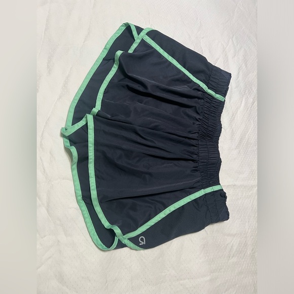 GAP: running short - Picture 2 of 3